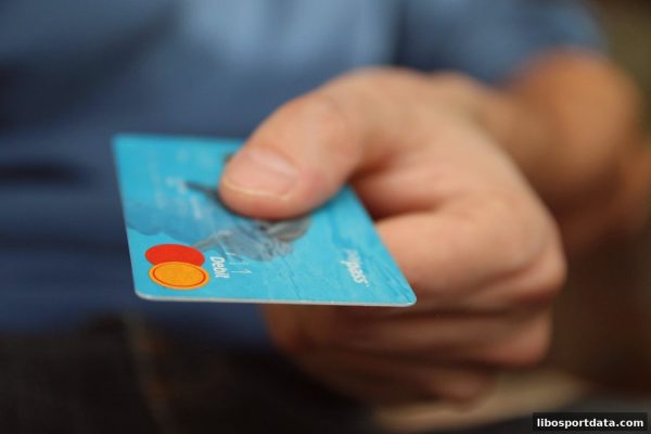 玩转扑克充值：立博体育详解银行卡限额调整全攻略