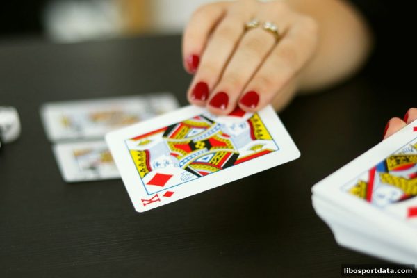 立博体育深度拆解：翻牌博弈的核心逻辑与实战技巧