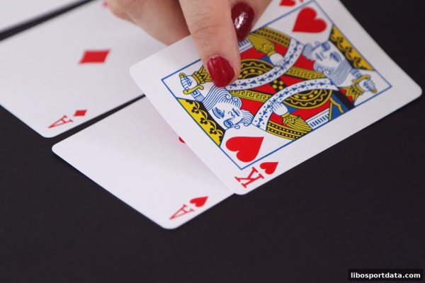 立博体育视角：数字货币牛牛棋牌的心理博弈全攻略